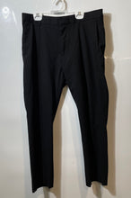 Load image into Gallery viewer, H&amp;M Mens Black Flat Front Slash Pockets Straight Leg Dress Pants Size 31

