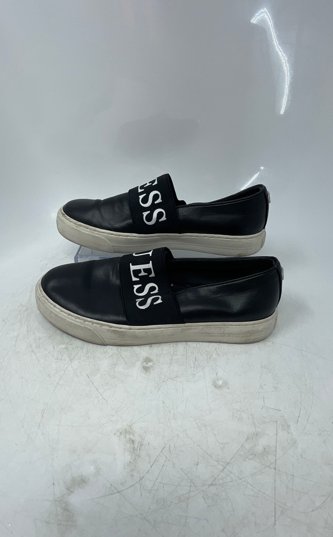 Guess Womens Black White Leather Round Toe Slip-On Sneaker Shoes Size 7 M