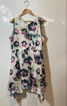 Load image into Gallery viewer, Authentic Simply Vera Vera Wang Women's White Floral Fit &amp; Flare Dress Size PXL
