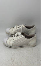 Load image into Gallery viewer, FootJoy Mens 98927 White Gray Quilted Summer Series Lace-Up Golf Shoes Size 9M

