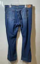 Load image into Gallery viewer, Levi's Womens Blue Medium Wash Pockets Denim Straight Leg Jeans Size 16L
