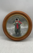 Load image into Gallery viewer, Pemberton &amp; Oakes Winter Angel By Donald Zolan 0680 J Signed Collector Plate
