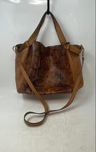 Load image into Gallery viewer, Vince Camuto Womens Alora Brown Black Snakeskin Leather Crossbody Strap Tote Bag
