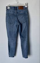 Load image into Gallery viewer, Lucky Brand Womens Blue Denim Regular Fit Medium Wash Ankle Jeans Size 4/27
