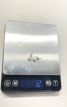 Load image into Gallery viewer, Unbranded Women's Silver Tone Earrings. Weight 1.2g
