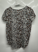 Load image into Gallery viewer, Ann Taylor Womens Multicolor Animal Print Short Sleeve Pullover Blouse Top Sz XS
