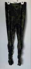 Load image into Gallery viewer, Fashion Nova Womens Green Black Floral Skinny Leg Stacked Trouser Pants Size M

