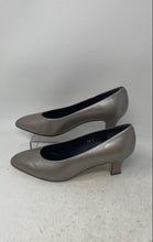 Load image into Gallery viewer, Bandolino Womens Gray Leather Pointed Toe Slip-On Pump Heels Size 8.5W
