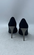 Load image into Gallery viewer, Stuart Weitzman Womens Black Pointed Toe Slip-On Stiletto Pump Heels Size 8M
