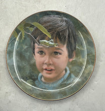Load image into Gallery viewer, Set Of 2 Viletta Bathtime Visitor Nature Hunt Decorative Collector Plates
