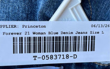 Load image into Gallery viewer, Forever 21 Womens Blue Denim Regular Fit Medium Wash Skinny Jeans Size L

