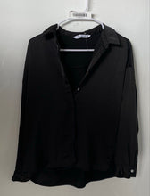 Load image into Gallery viewer, Zara Womens Black Satin Long Sleeve Collared Button-Up Shirt Size XS

