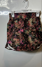 Load image into Gallery viewer, Lululemon Womens Black Floral Hotty Hot High-Rise Pull On Activewear Skort Sz 4
