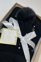 Load image into Gallery viewer, Jessica Simpson Womens Black Knitted Beanie Hat &amp; Scarf Set With Tag
