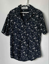 Load image into Gallery viewer, H&amp;M Mens Blue Floral Short Sleeve Collared Slim Fit Button-Up Shirt Size Large
