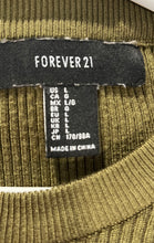 Load image into Gallery viewer, Forever 21 Womens Green Ribbed Knit Long Sleeve Crew Neck Cropped Top Size Large
