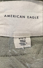 Load image into Gallery viewer, American Eagle Outfitters Womens Green Textured Collared Pullover Sweater Size M

