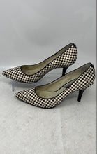 Load image into Gallery viewer, Michael Kors Womens Flex Beige And Brown High Stiletto Pump Heels Size 11M
