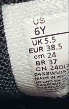 Load image into Gallery viewer, Nike Unisex Kids Vomero 5 Black Round Toe Low Top Lace-Up Running Shoes Size 6Y
