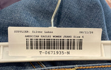 Load image into Gallery viewer, American Eagle Outfitters Womens Blue Denim Super Stretch Skinny Jeans Size 6
