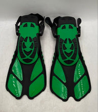 Load image into Gallery viewer, Zenoplige Snorkeling Set Includes A Mask Adjustable Fins And A Breathing Tube
