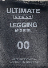 Load image into Gallery viewer, Express Womens White Mid Rise Ultimate Stretch Legging Skinny Jeans Size 00
