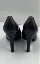 Load image into Gallery viewer, Authentic Tory Burch Womens Black Leather High Pump Heels Size 10M Damaged
