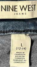 Load image into Gallery viewer, Nine West Womens Blue Denim 5-Pocket Design Stretch Bootcut Jeans Size L
