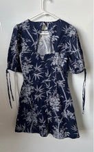 Load image into Gallery viewer, Loft Womens Blue White Floral Print Short Sleeve Regular Fit Mini Dress Size 0
