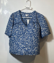 Load image into Gallery viewer, Gap Womens Blue White Floral Short Sleeve Ruffle V-Neck Blouse Top Sz M With Tag
