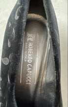 Load image into Gallery viewer, Roberto Capucci Womens Black Velvet Square Toe Slip-On Pump Heels Size 7C
