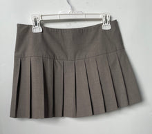Load image into Gallery viewer, Zara Womens Gray Side-Zip Pleated Short-Length Mini Skirt Size Medium
