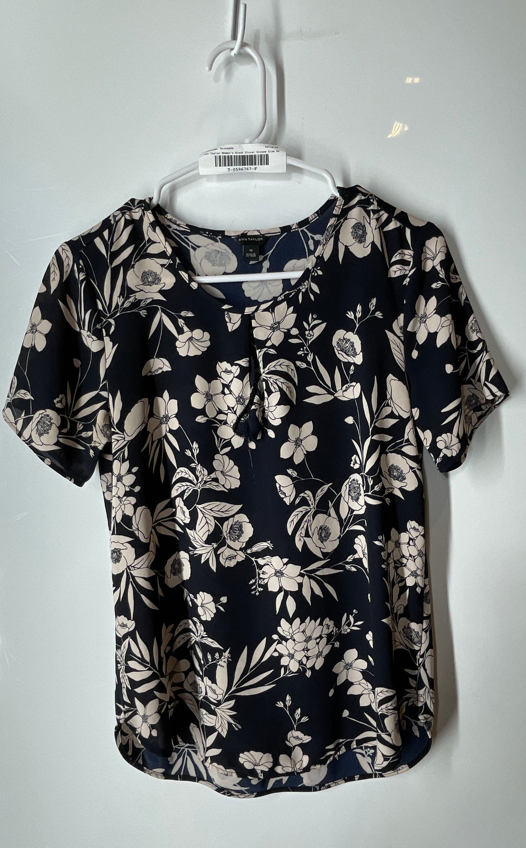 Ann Taylor Womens Black Floral Short Sleeve Keyhole Round Neck Blouse Top Sz XS