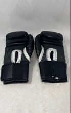 Load image into Gallery viewer, Everlast Unisex Black Stitcher 21 Hook &amp; Loop Sporting Boxing Gloves
