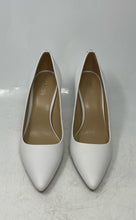Load image into Gallery viewer, Michael Kors Womens Dorothy Flex White Leather Stiletto Pump Heels Size 7 M
