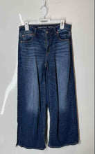 Load image into Gallery viewer, American Eagle Outfitters Womens Blue Stretch Wide-Leg Denim Jeans Pants Size 4
