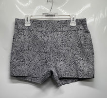 Load image into Gallery viewer, 7th Avenue Design Studio New York &amp; Company Womens White Black Chino Shorts Sz L
