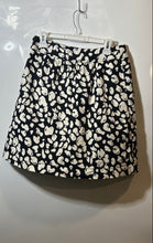 Load image into Gallery viewer, MichaeL Kors Womens Black White Printed Pleated Side Zip Mini Skirt Size 6
