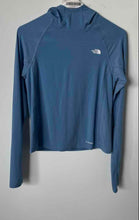Load image into Gallery viewer, The North Face Womens Blue Raglan Sleeve Adventure Sun Pullover Hoodie Size XS
