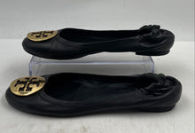 Load image into Gallery viewer, Authentic Tory Burch Womens Black Slip-On Ballet Flats Size 7.5M Damaged
