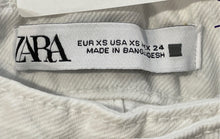 Load image into Gallery viewer, Zara Womens White Distressed Raw Hem Denim Boyfriend Shorts Size XS
