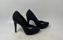 Load image into Gallery viewer, Jessica Simpson Womens Black Snake Print Pointed Toe Slip-On Pump Heels Size 7M
