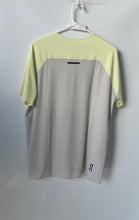 Load image into Gallery viewer, On Clouds Mens Yellow Gray Colorblock Short Sleeve Crew Neck T-Shirt Size L
