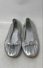 Load image into Gallery viewer, Monnalisa Womens Silver Leather Slip-On Round Toe Bow Ballet Flats Size 35
