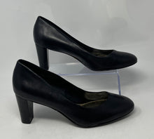 Load image into Gallery viewer, Authentic Lauren Ralph Lauren Womens Hala 11739 Black Pump Heels Size 9 B
