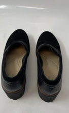 Load image into Gallery viewer, Clarks Women's Black Shoes Size 7

