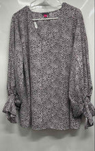 Load image into Gallery viewer, Vince Camuto Womens Black White Cheetah Print Long Sleeve Blouse Top Size 3X
