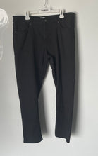 Load image into Gallery viewer, DKNY Mens Black Denim Dark Wash 5-Pocket Design Straight Jeans Pants Size 38x32
