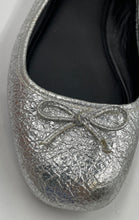 Load image into Gallery viewer, Authentic Tory Burch Womens Laila 2 46986 Metallic Silver Ballet Flats Size 7.5M
