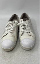 Load image into Gallery viewer, FootJoy Mens 98927 White Gray Quilted Summer Series Lace-Up Golf Shoes Size 9M
